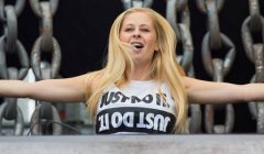 deetox bring the riot label