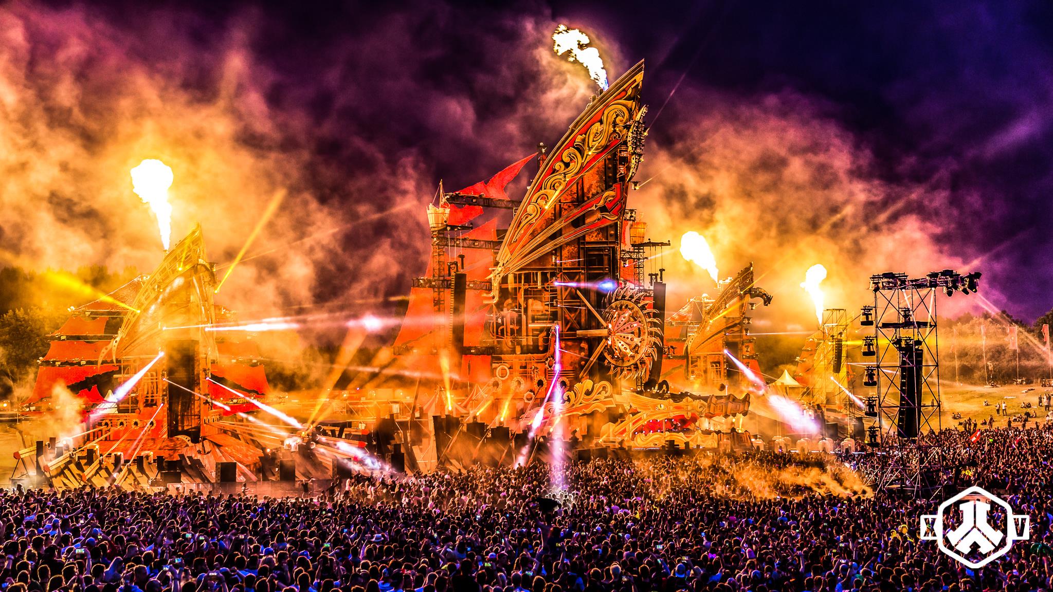 21 festivalstages during the day and night Hard News